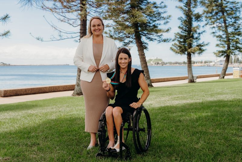 Newcastle Lord Mayor Nuatali Nelmes and Paralympian Lauren Parker, who said she was honoured to be named Newcastle's 2022 Citizen of the Year. Nominations are now open for the 2023 awards.