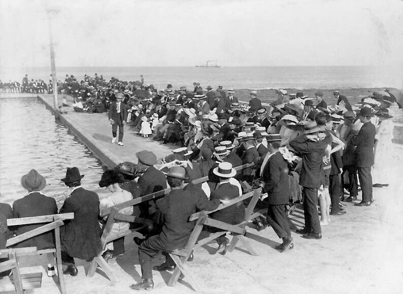 Day at the baths, Wilfred Goold Collection, Newcastle Libraries Hunter Photo Bank.