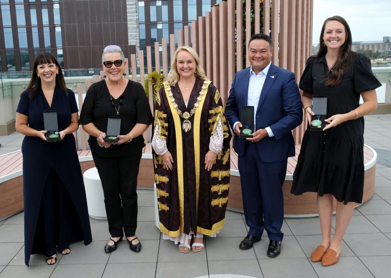 Janice Musumeci, Hamilton Business Association Inc, 2021 Community Group of the Year, Jaci Lappin, 2021 Senior Citizen of the Year, Lord Mayor Nuatali Nelmes, Professor Kelvin Kong, 2021 Citizen of the Year and Sam Poolman, 2021 Young Citizen of the Year.