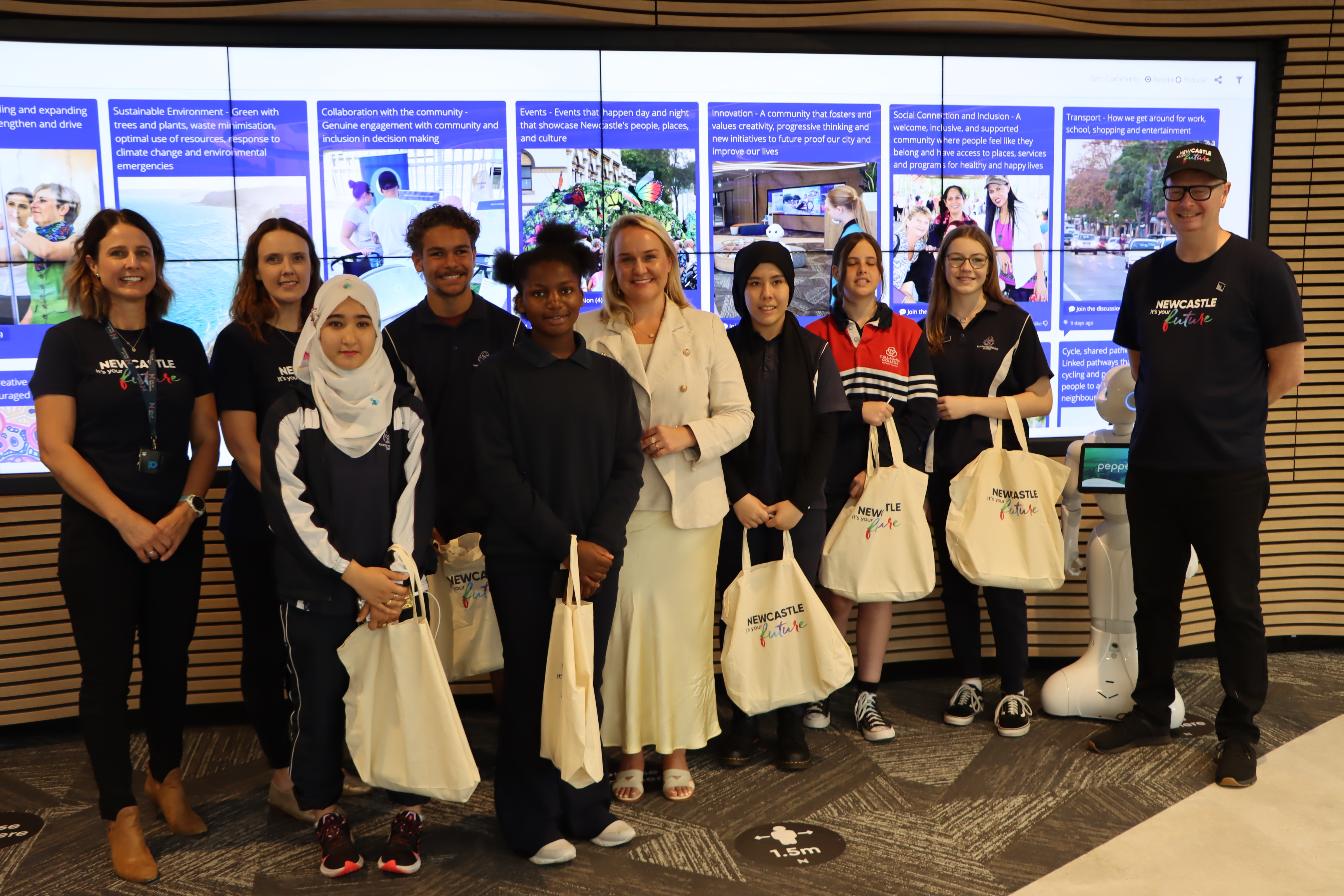 Lord-Mayor-Nuatali-Nelmes-with-students-from-Callaghan-College-Waratah-infront-of-the-digital-vision-wall.JPG