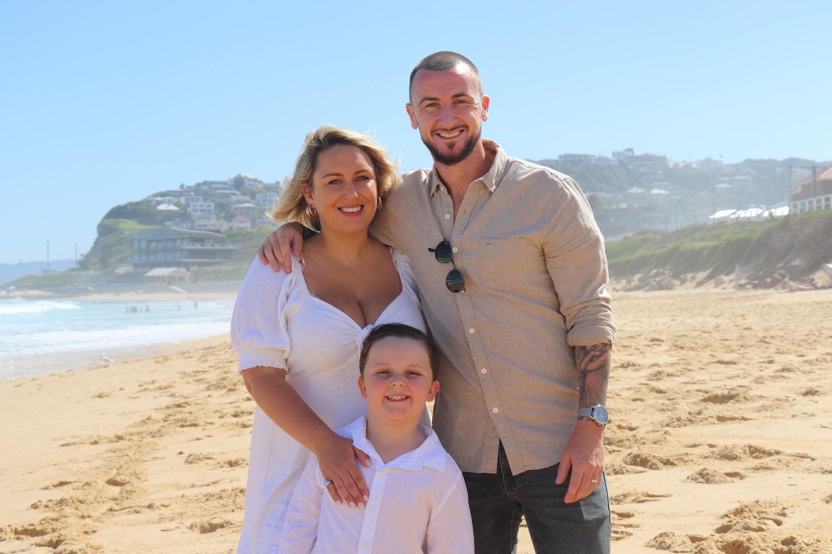 Roy-O-Donovan-with-his-wife-Ellen-and-son-Alfie-at-Dixon-Park-Beach-Large.JPG