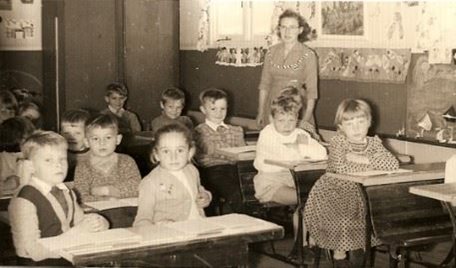 Children seated in a Greta migrant classroom with teacher